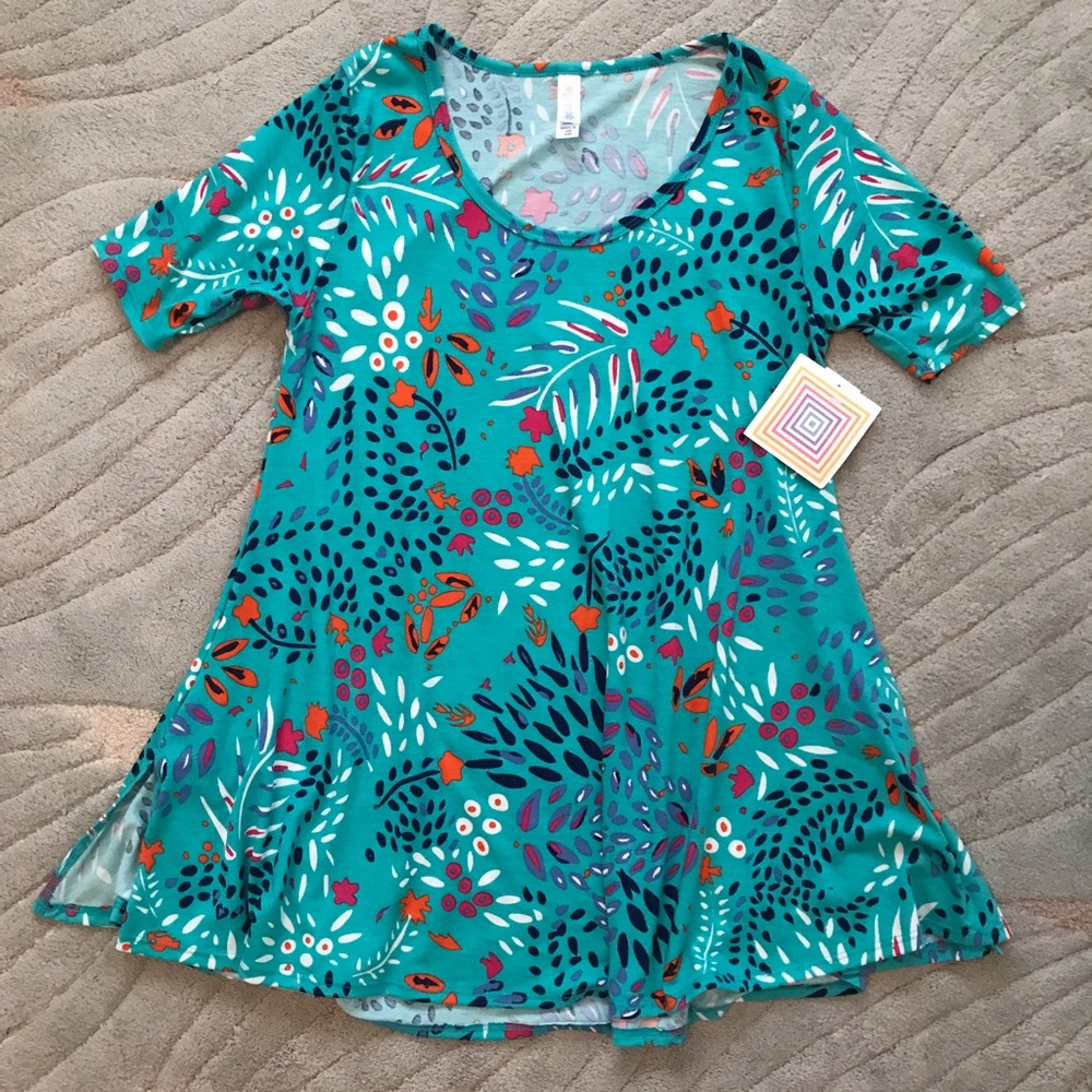 🦄 Unicorn pattern!!! LULAROE Perfect Tee