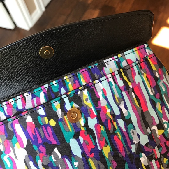 Vera Bradley wristlet or clutch - Picture 3 of 6