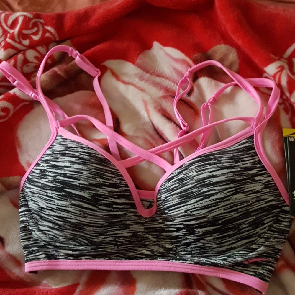 Brand nwt la.gear sports bra