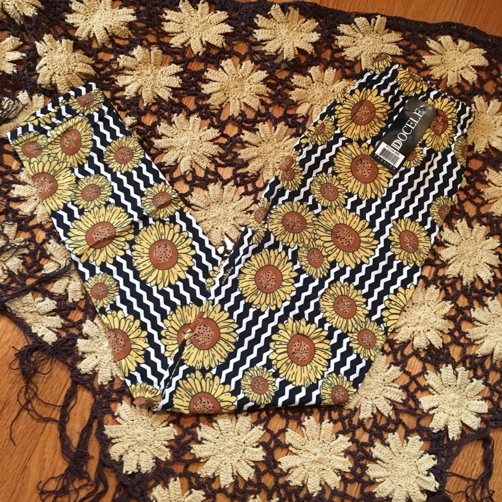  SALE Yellow & Black Sunflower Leggings - Picture 2 of 2