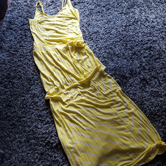 Yellow and Grey Old Navy Chevron V Neck Maxi Dress - Picture 2 of 4
