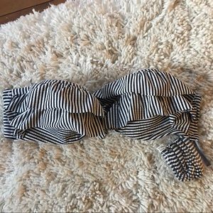 Black + White Ruffled Seersucker Bikini Top 😍