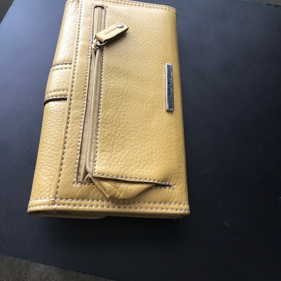 Wallet - Picture 2 of 5