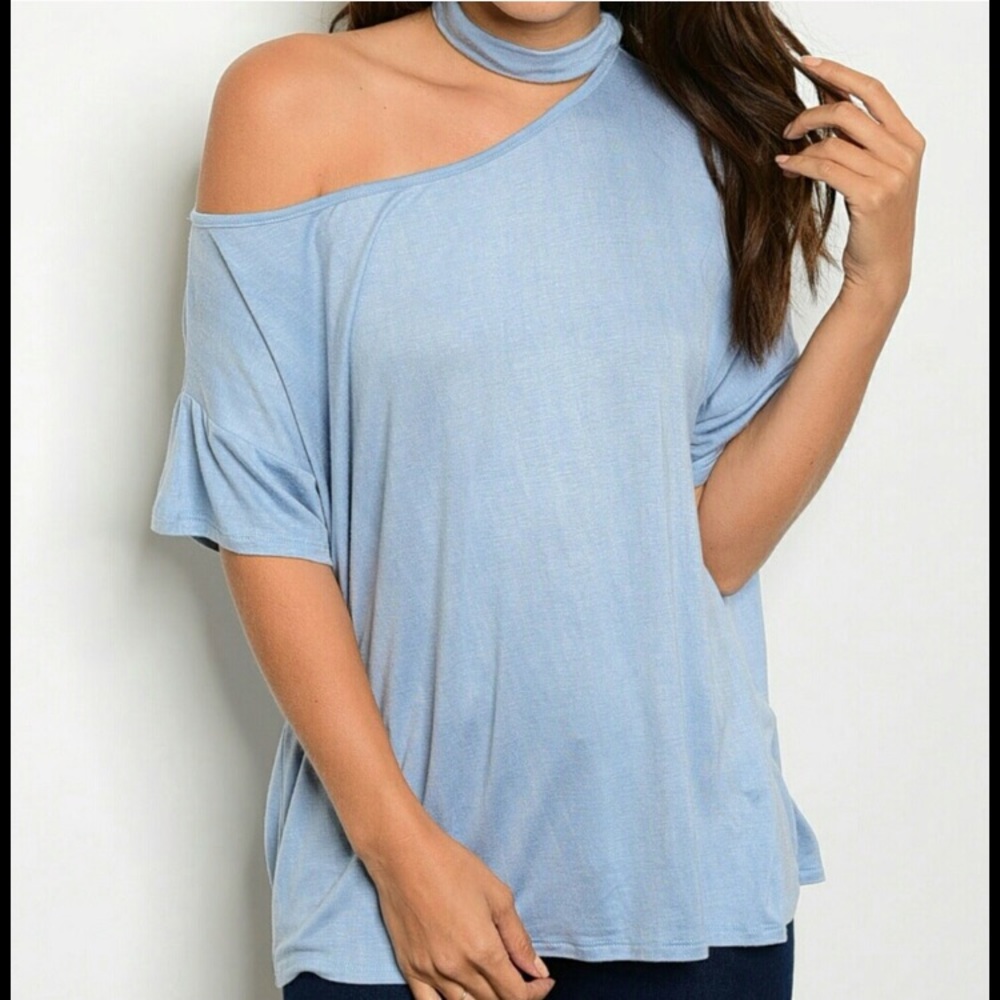 Off shoulder choker tee