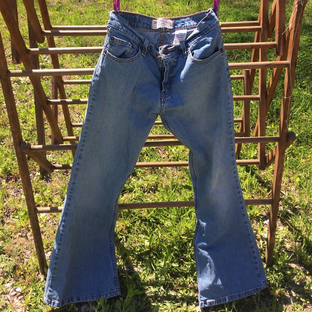 Vintage Stretch Low Rise Flare Levi jeans