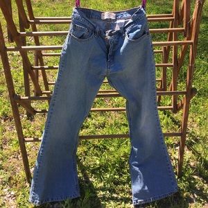 Vintage Stretch Low Rise Flare Levi jeans