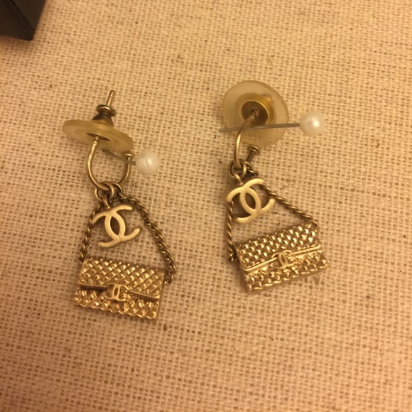 Authentic Rare 2.55 Vintage Chanel dangle earrings - Picture 2 of 4