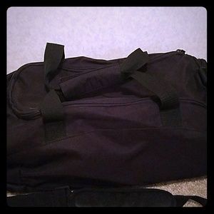 Travel bag. 3 zipper compartments! Black.