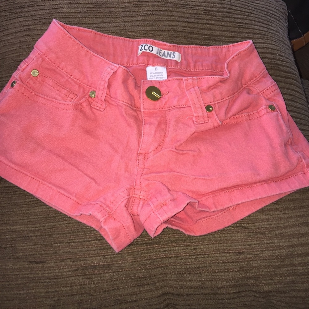 Like new apricot denim shorts. 0