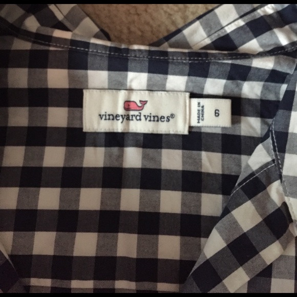 Button down vineyard vines - Picture 2 of 3
