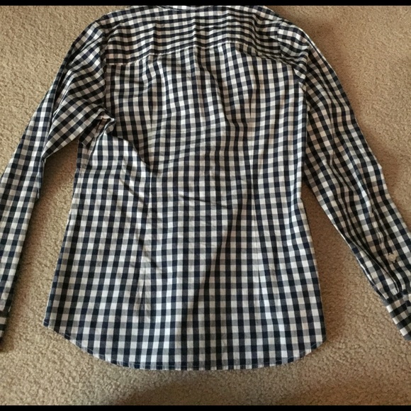 Button down vineyard vines - Picture 3 of 3