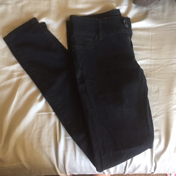 NWOT Black Rue Skinnies - Picture 2 of 3