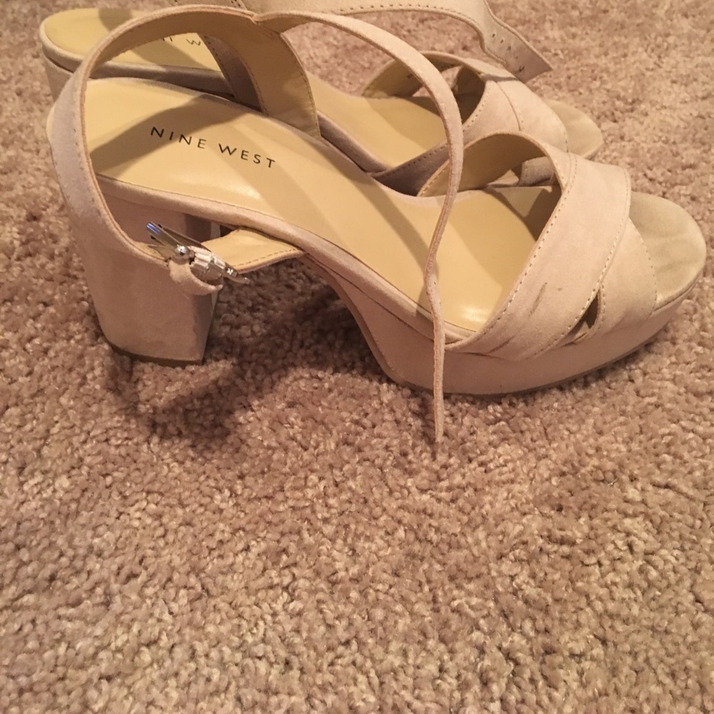 Nine West Suede blush platforms