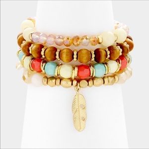 🆕Boho Feather Wooden Charm Bracelets!🆕