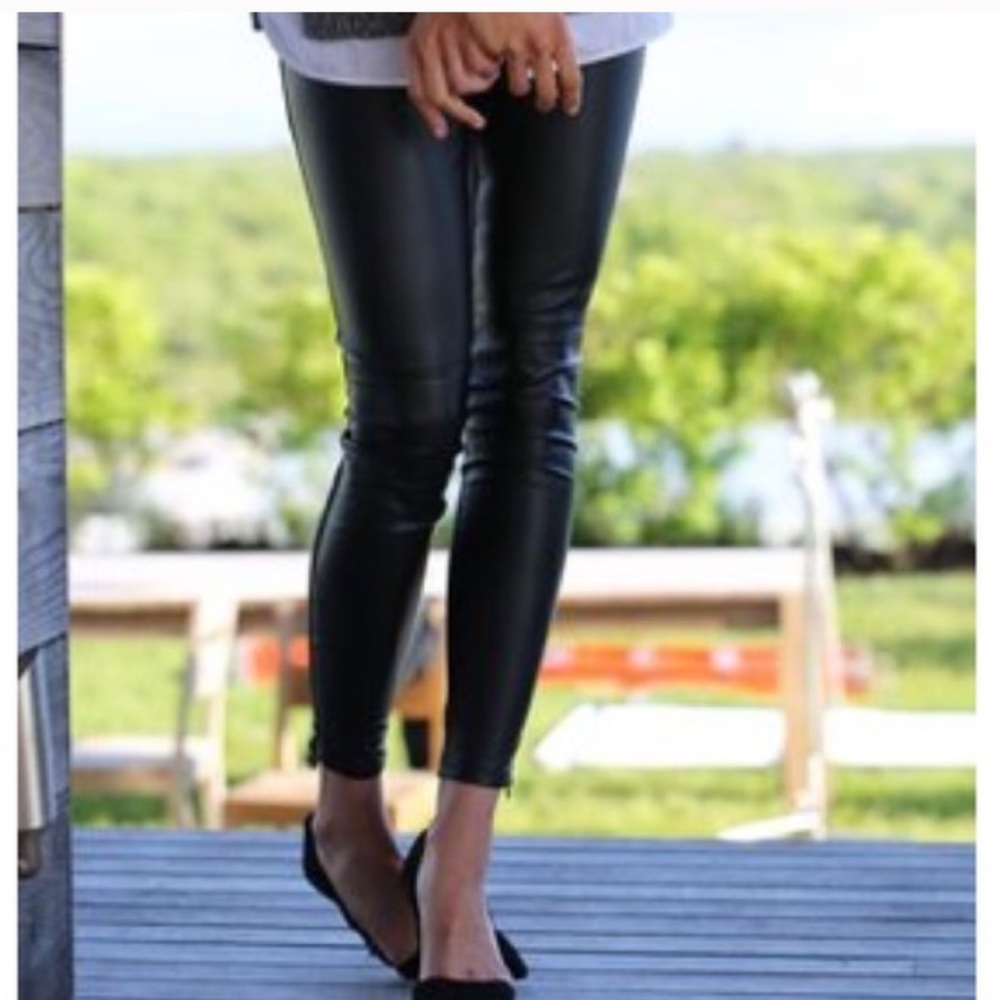 💲⬇️Banana Republic black faux leather jeans NWOT