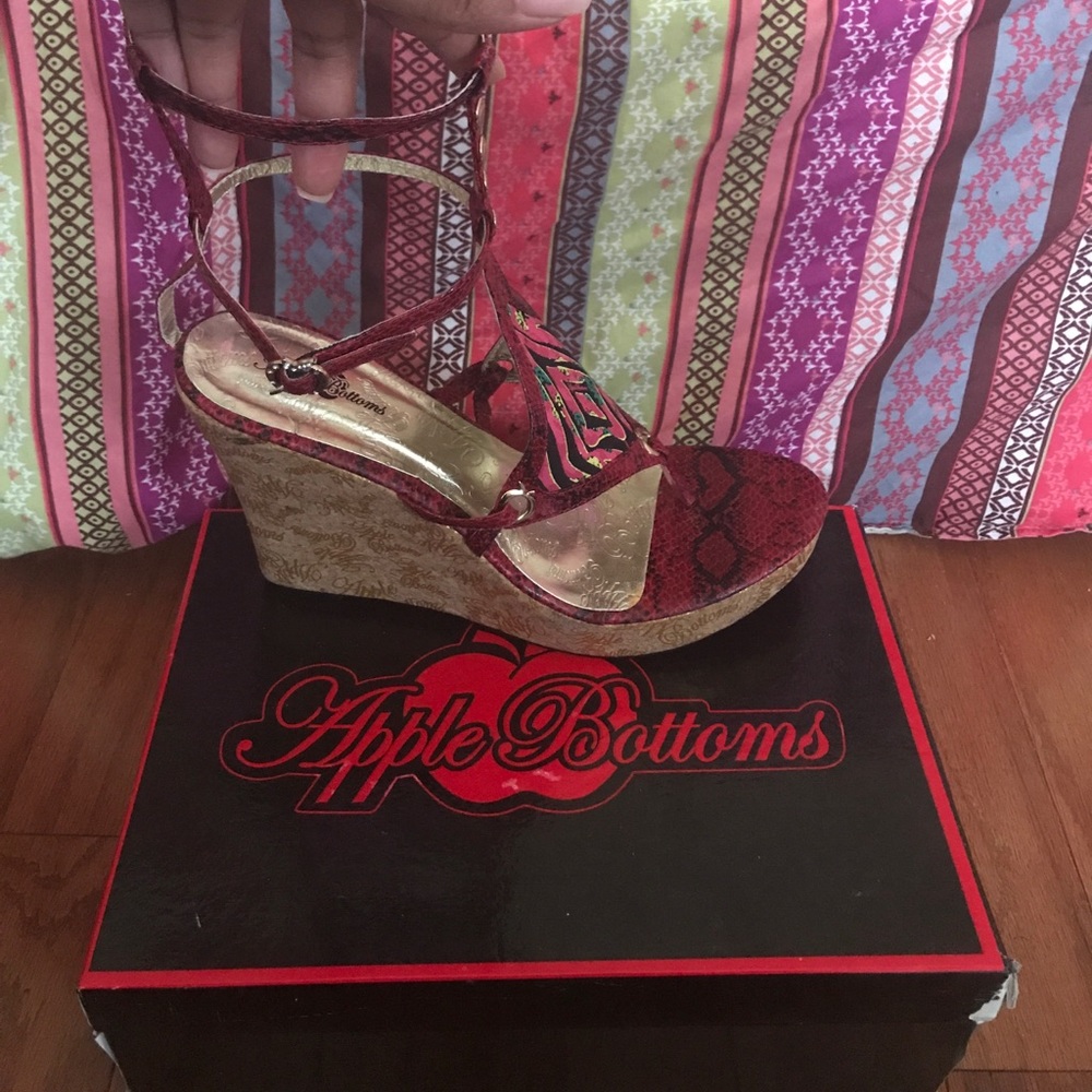 Beautiful boutique "Apple Bottom" Sandals.