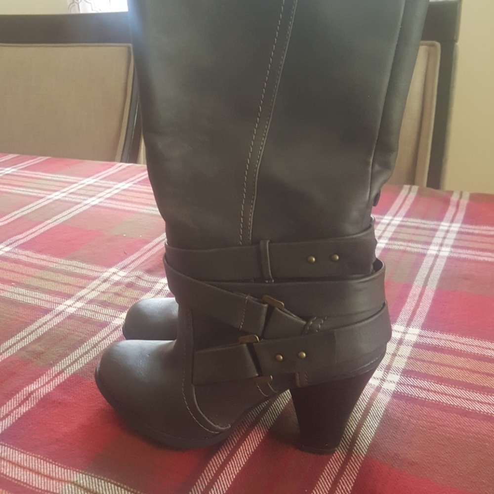 Grey boots