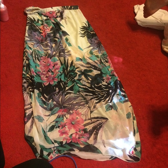 Floral Maxi skirt - Picture 2 of 3