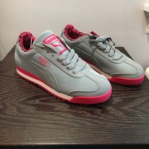 BRAND NEW Gray and Pink Puma Sneakers