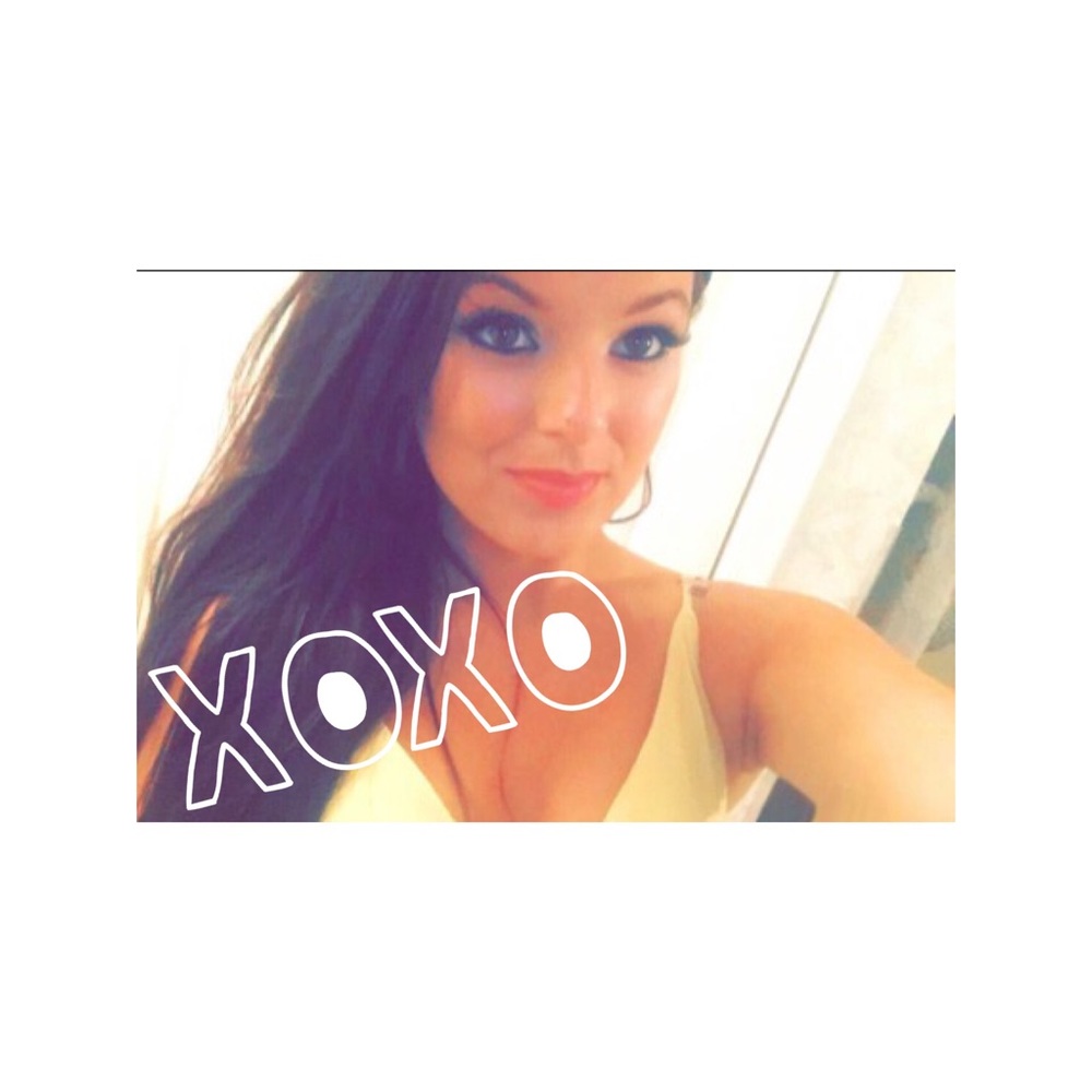 Meet Arika! Poshmark seller and buyer 💋