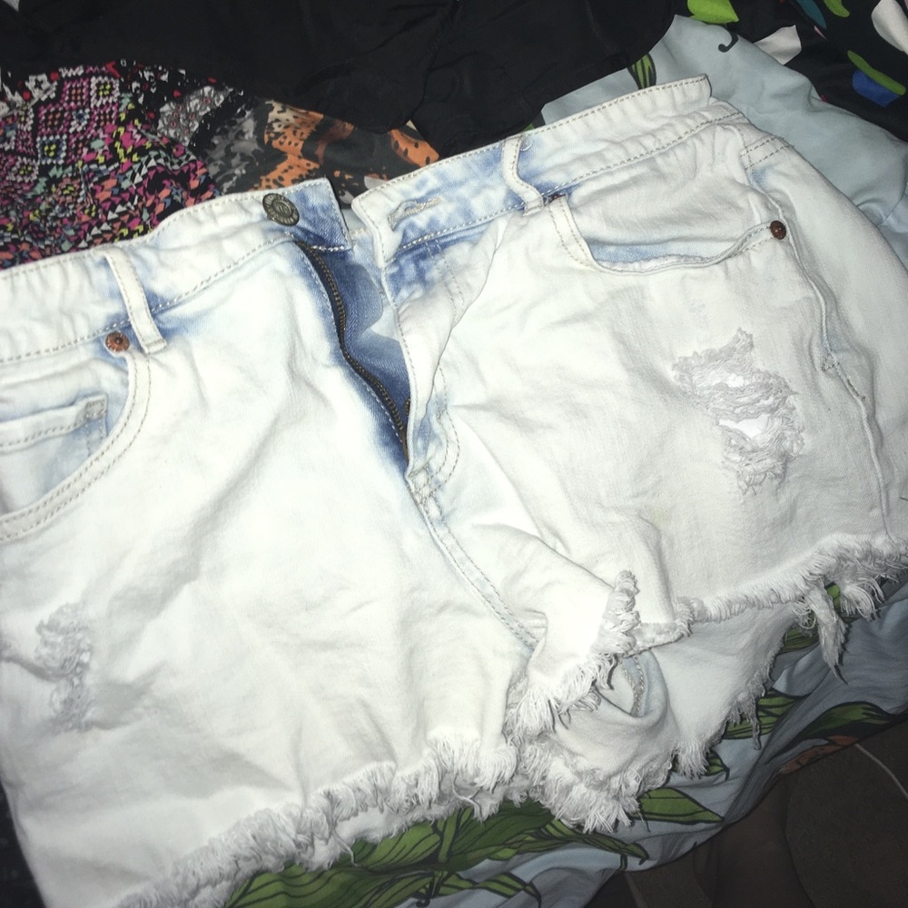 (SOLD) Aero light wash high waisted jean shorts