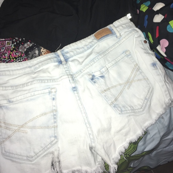 (SOLD) Aero light wash high waisted jean shorts - Picture 2 of 4