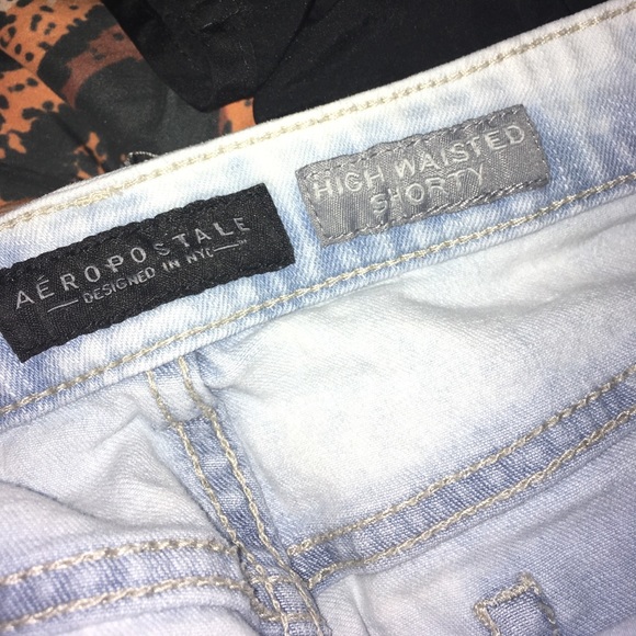 (SOLD) Aero light wash high waisted jean shorts - Picture 3 of 4
