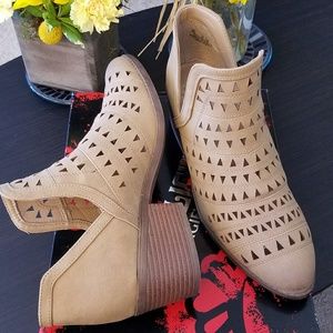 Fergalicious by Fergie booties