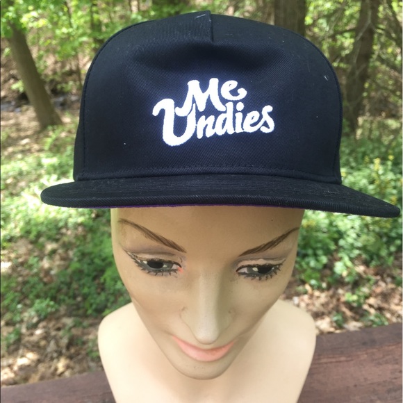NEW "Me Undies" SnapBack black/purple - Picture 1 of 8