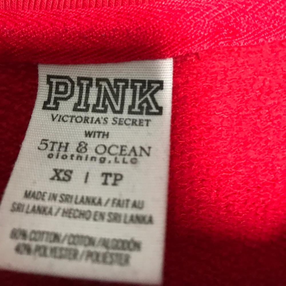 Red pullover - Picture 2 of 3