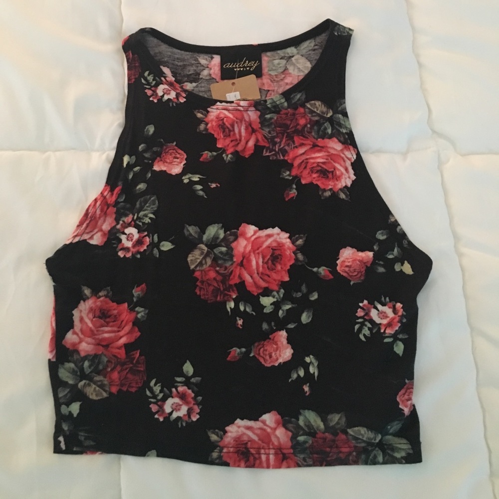 Medium American threads crop top-never worn
