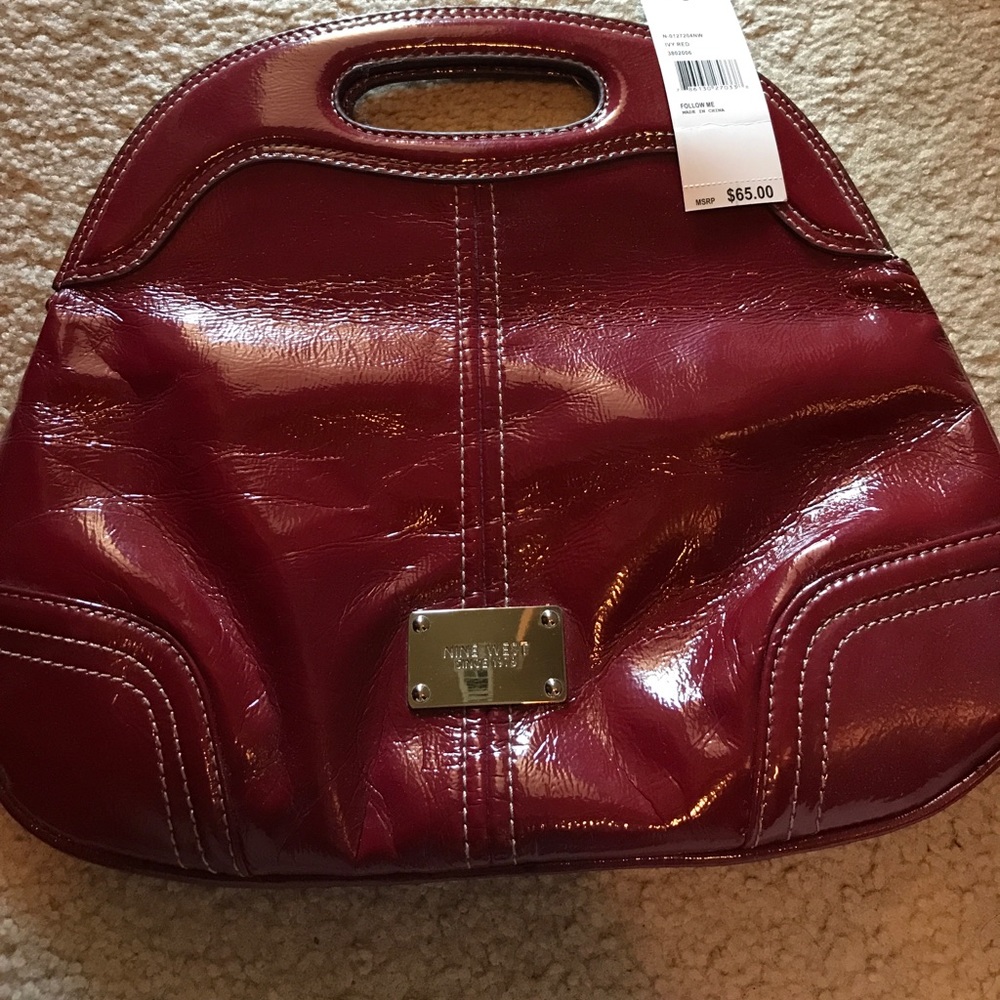 Red Bag magnetic closure