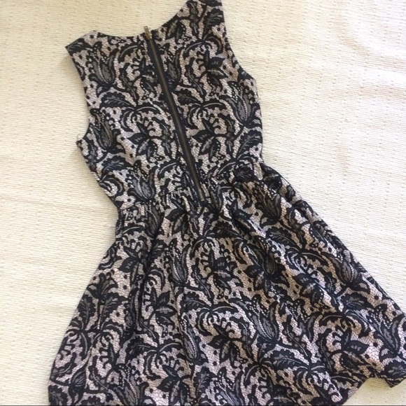 Black and Blush Lace Dress - Picture 3 of 3