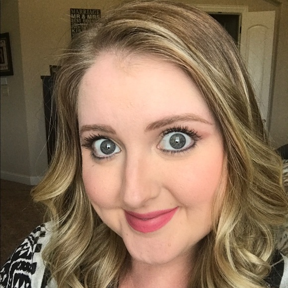 Meet your Posher, Danielle - Picture 1 of 1