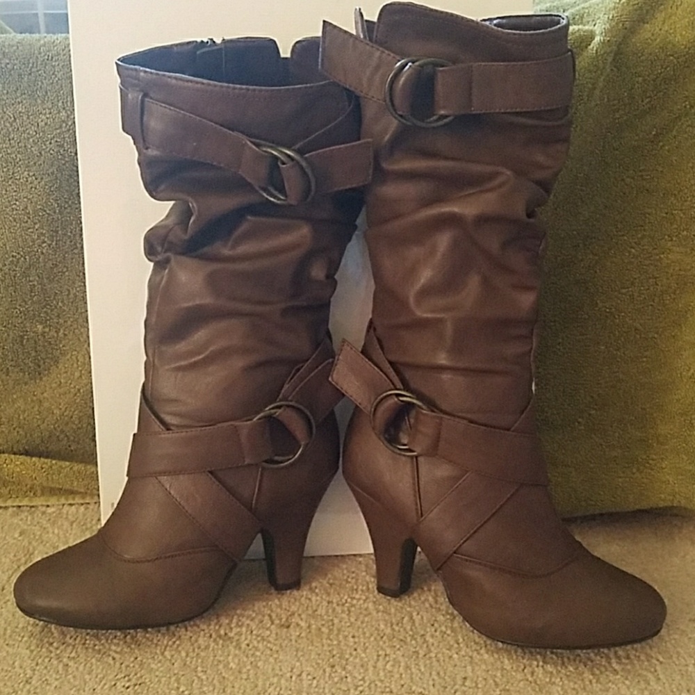 Cute 1in Brown Buckle Boots