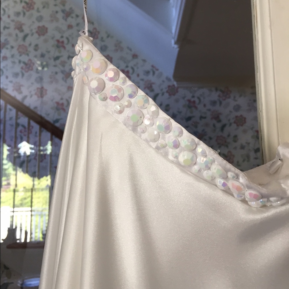 NEVER WORN Sherri Hill formal gown, size 10-12 - Picture 4 of 4