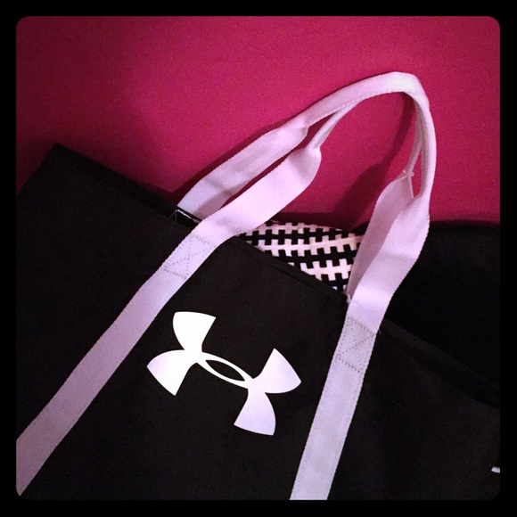 ONLY 1! Under Armour Favorite Logo Tote - Picture 3 of 8