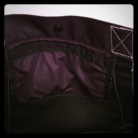 ONLY 1! Under Armour Favorite Logo Tote - Picture 4 of 8