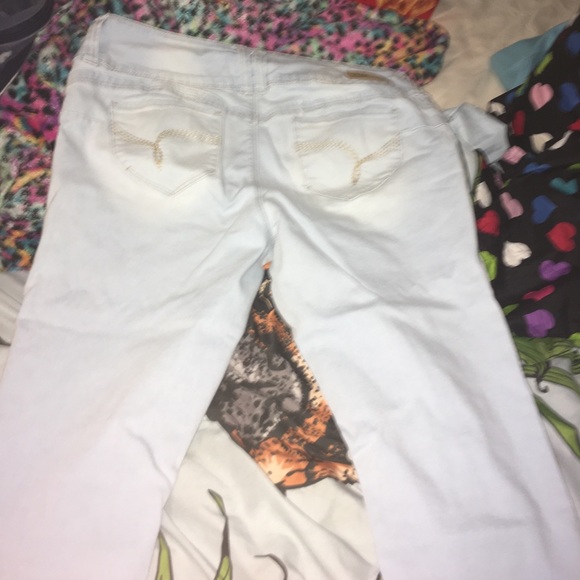(SOLD) Light Wash Jeggings - Picture 2 of 4