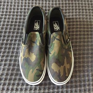 Vans Camo Slip-On Sneaker - size K4, women's 7