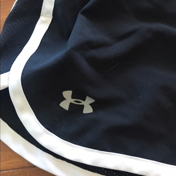 Under Armour XS lined shorts - Picture 3 of 6
