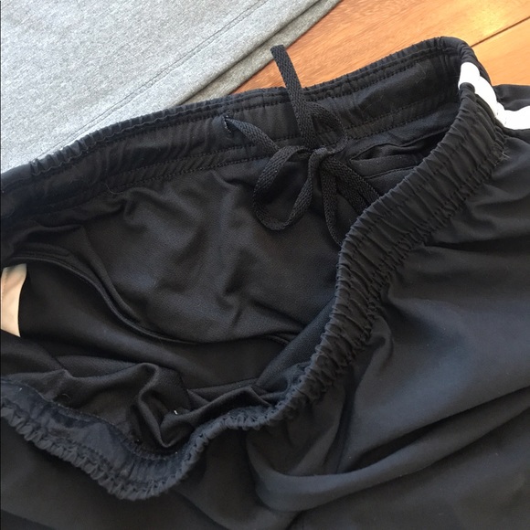 Under Armour XS lined shorts - Picture 6 of 6