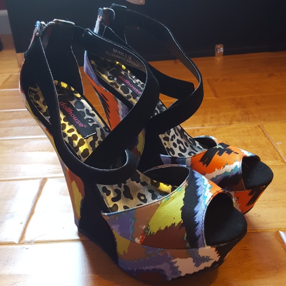 Dollhouse Patterned Wedges