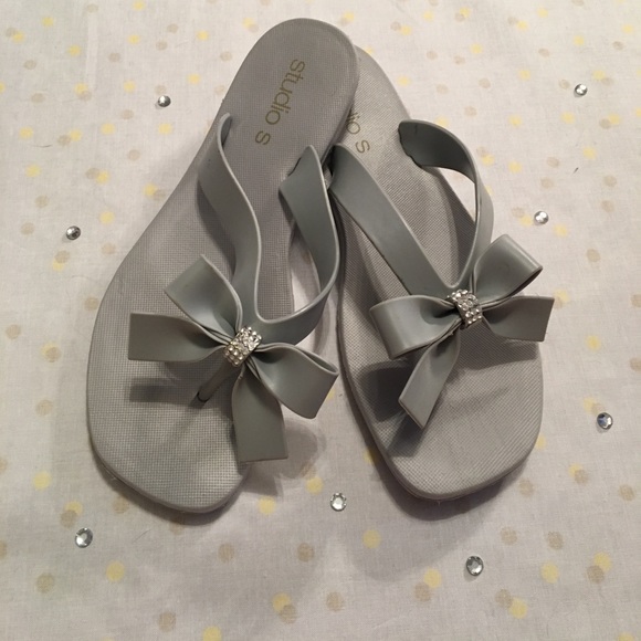 Studio S Shoes - Grey Flip Flops with Sparkle Bow