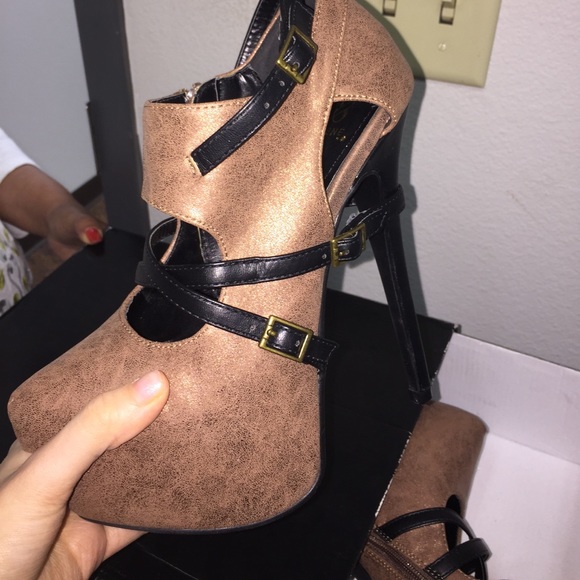 High heels - Picture 4 of 4