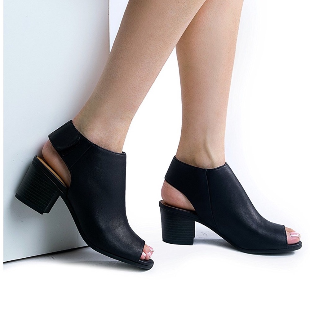 ❣️Black Peep Toe Leather Booties