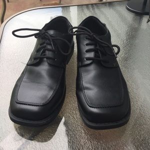 Big boys black dress shoe Smart Fit size 5 1/2