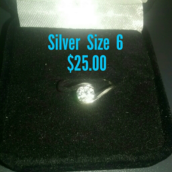 Silver ring - Picture 1 of 1