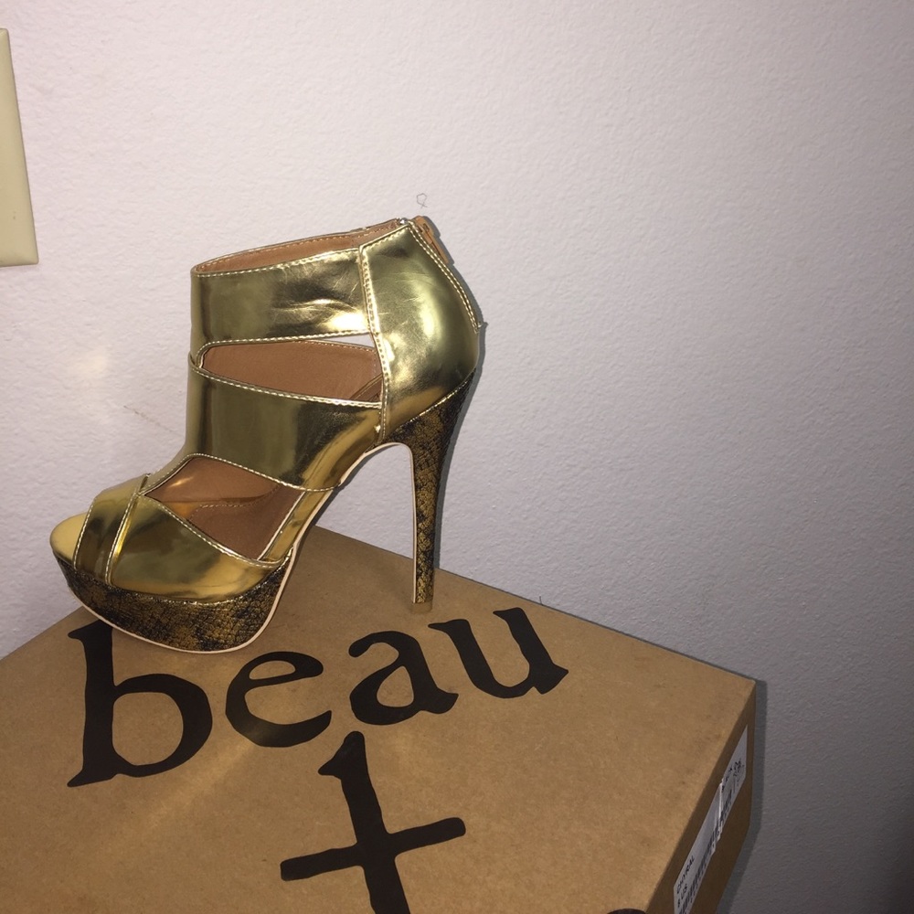 Gold High heels