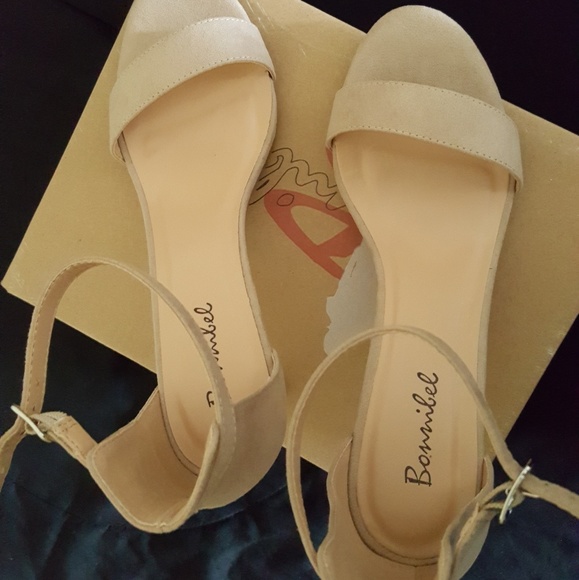 Heels - Picture 3 of 3